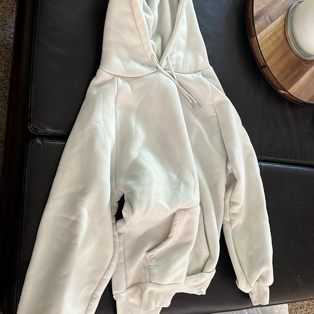 white puffy soft jacket